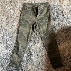 Universal Thread Olive Camouflage Pants